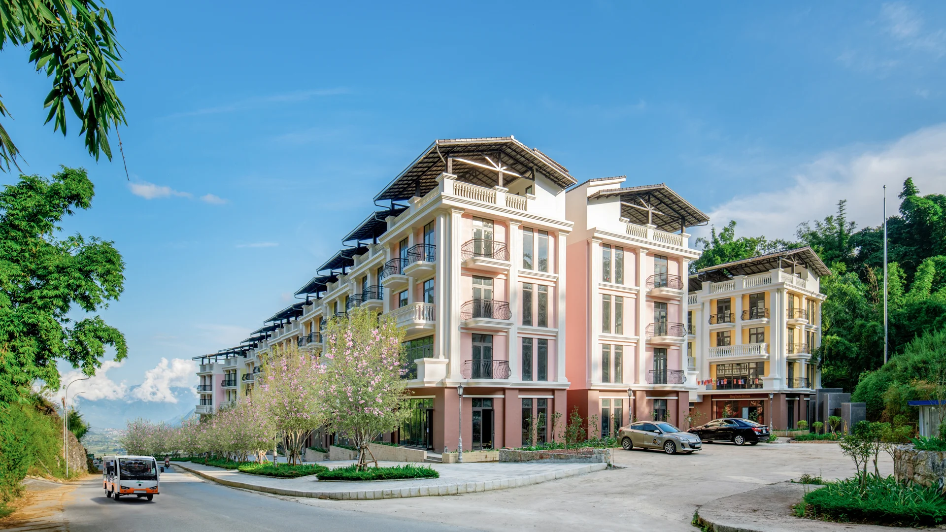 Góc nhìn thực tế công trình shophouse từ đường tiếp cận